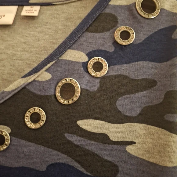 Quacker Factory Blue CAMO Jeweled Neck Women's Med T-Shirt EXCEL - Picture 8 of 12